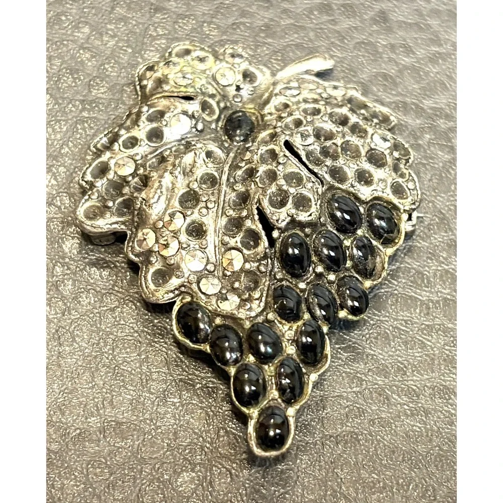 VTG DECO Pot Metal Black Faux Onyx Cabochon Marcasite Grape Bunch Brooch READ